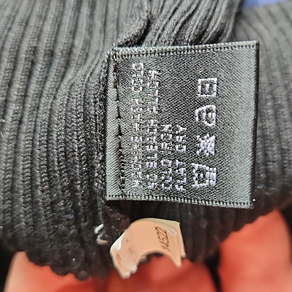 August Silk Black Ribbed Cap Sleeve Top - Picture 5 of 6